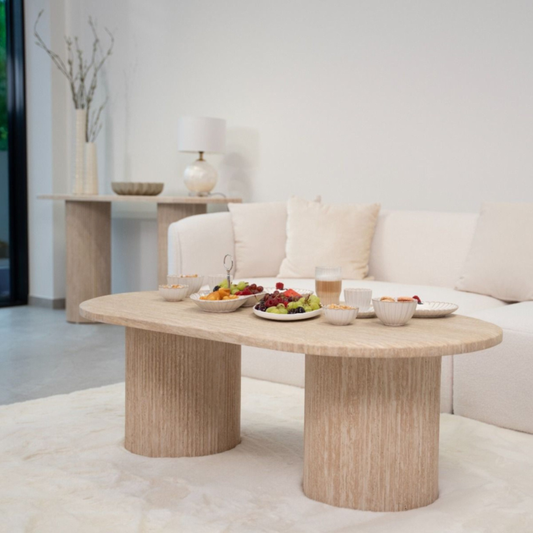 Moderner Couchtisch mit ovaler Travertin-Tischplatte – 130 x 70 x 45 cm beige