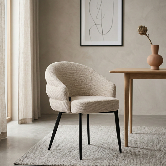 Esszimmerstuhl OSTUNI Organischer Polsterstuhl in Beige mit schwarzen Beinen
